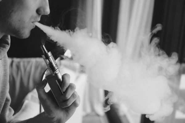So sánh vape và shisha giống và khác nhau như thế nào?